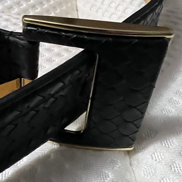 Black Woven look genuine Leather Belt with Gold Buckle 2.25x 31-35” EUC main image 4